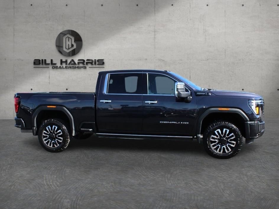 Used 2024 GMC Sierra 2500 Denali Ultimate AWD/4WD image 4