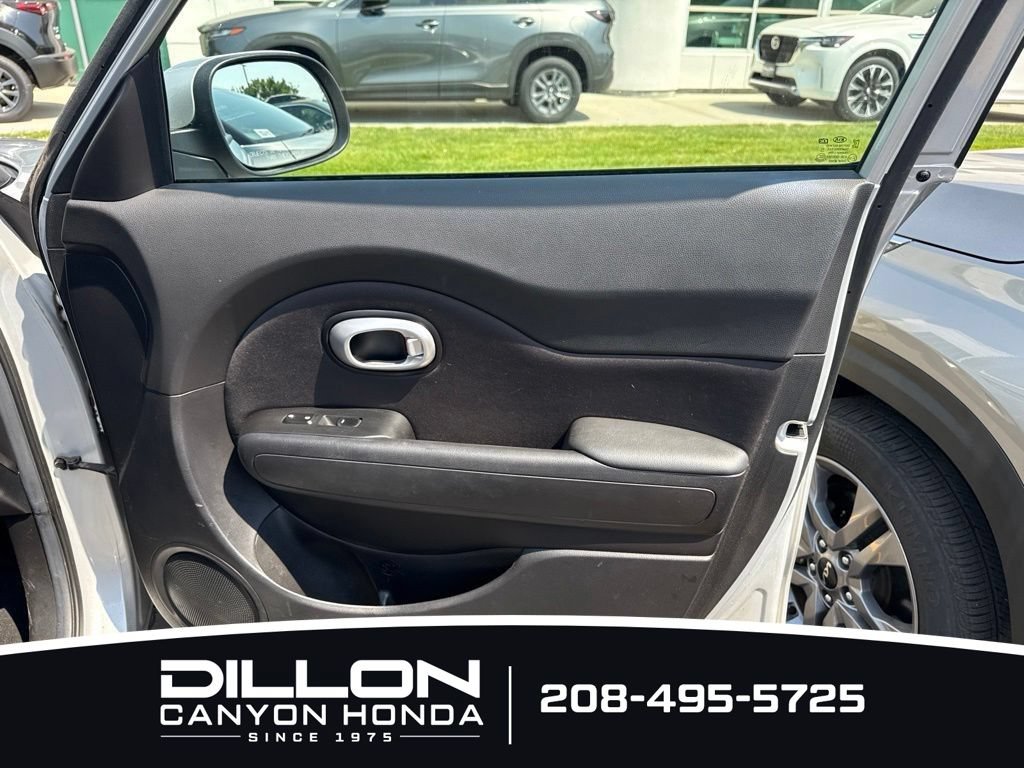 Used 2016 Kia Soul FWD image 6