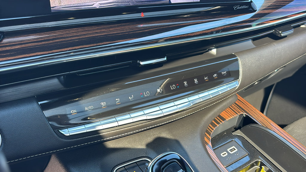 Used 2023 Cadillac Escalade Premium Luxury AWD/4WD image 22