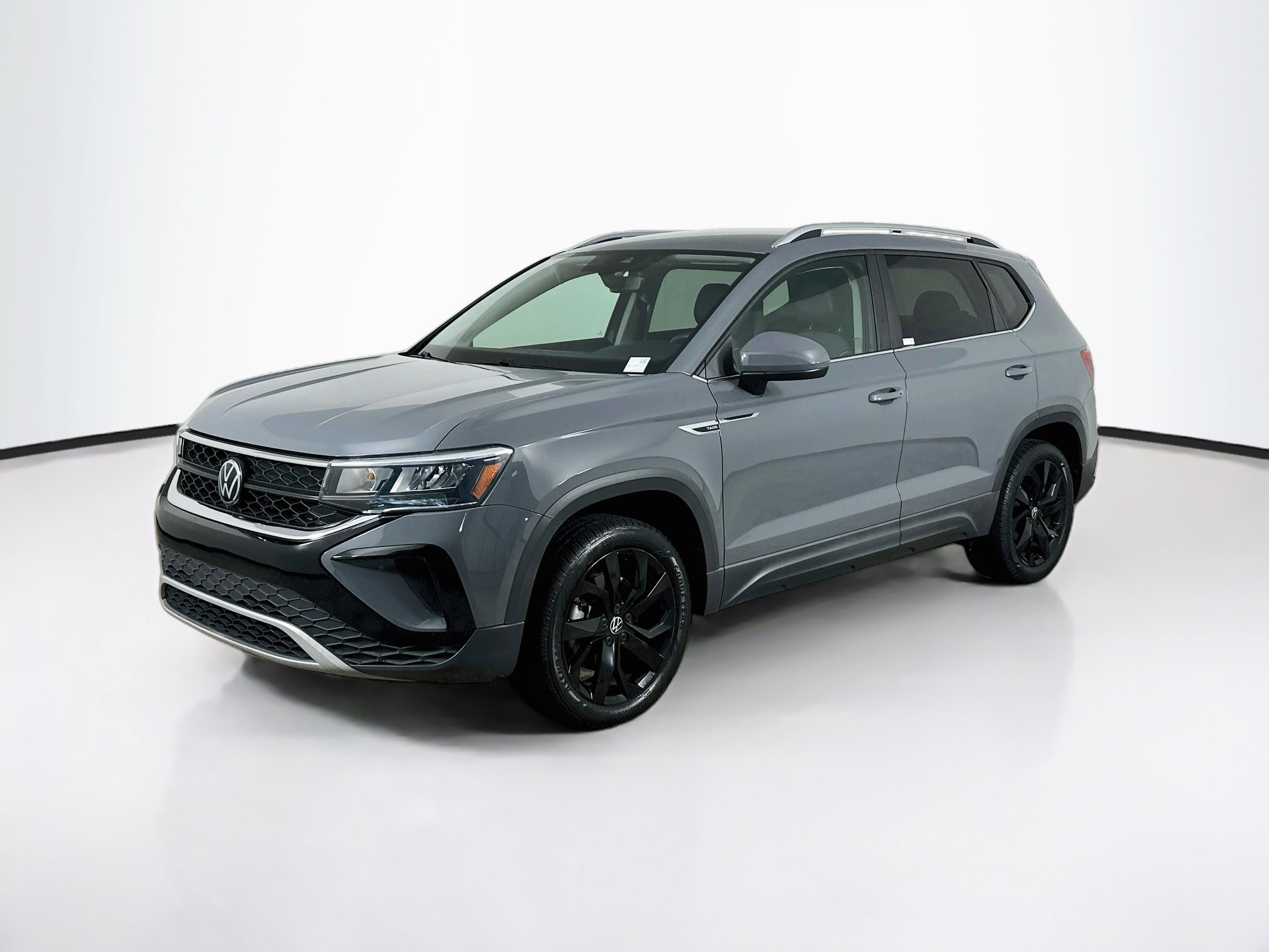 Used 2023 Volkswagen Taos SE w/ Black Wheel Package FWD image 3