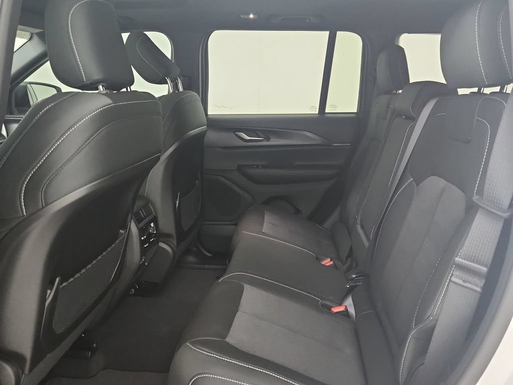 New 2026 Jeep Grand Cherokee Laredo X AWD/4WD image 31