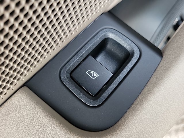 Used 2025 Porsche Macan 4 Electric image 22