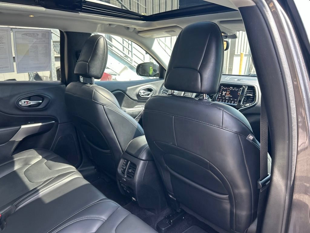 Certified 2019 Jeep Cherokee Limited AWD/4WD image 37