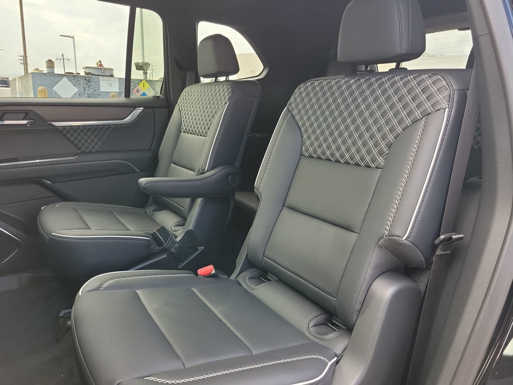 Used 2026 GMC Acadia Denali w/ Super Cruise Package FWD image 13