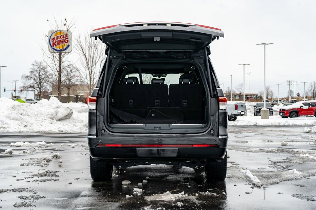 Used 2023 Lincoln Navigator Reserve image 10