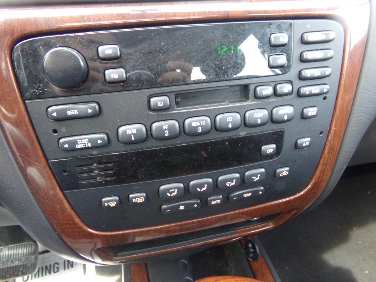 Used 2004 Ford Taurus SEL image 12