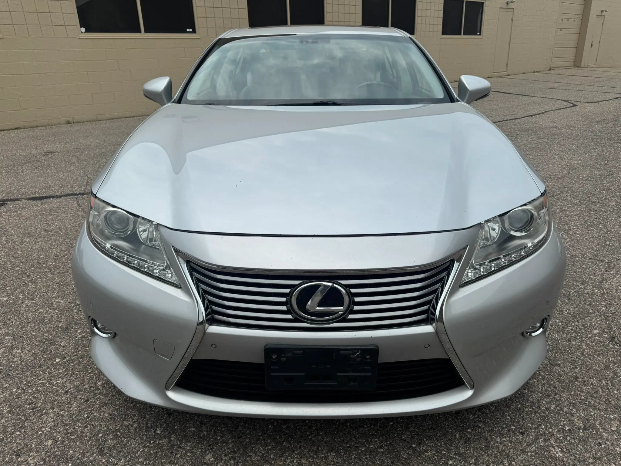 Used 2014 Lexus ES 350 w/ Luxury Package FWD image 2