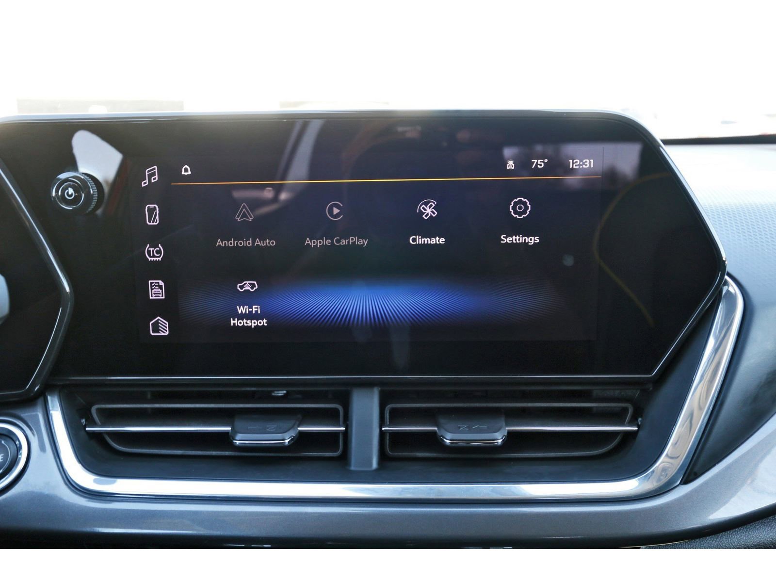 Used 2024 Chevrolet Trax ACTIV w/ Driver Confidence Package image 25