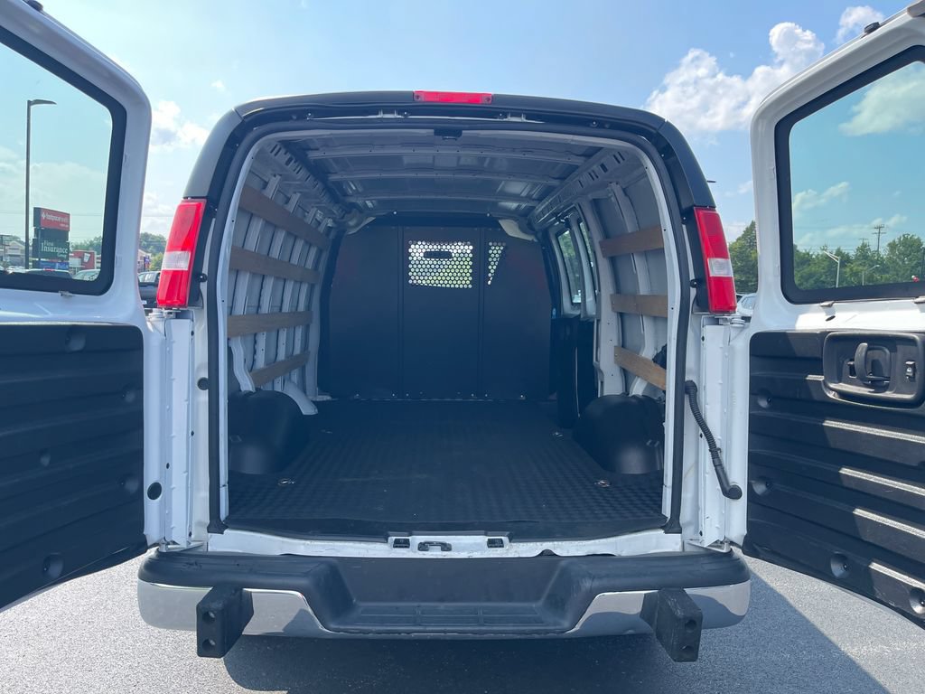 Used 2024 GMC Savana 2500 w/ Driver Convenience Package RWD image 9