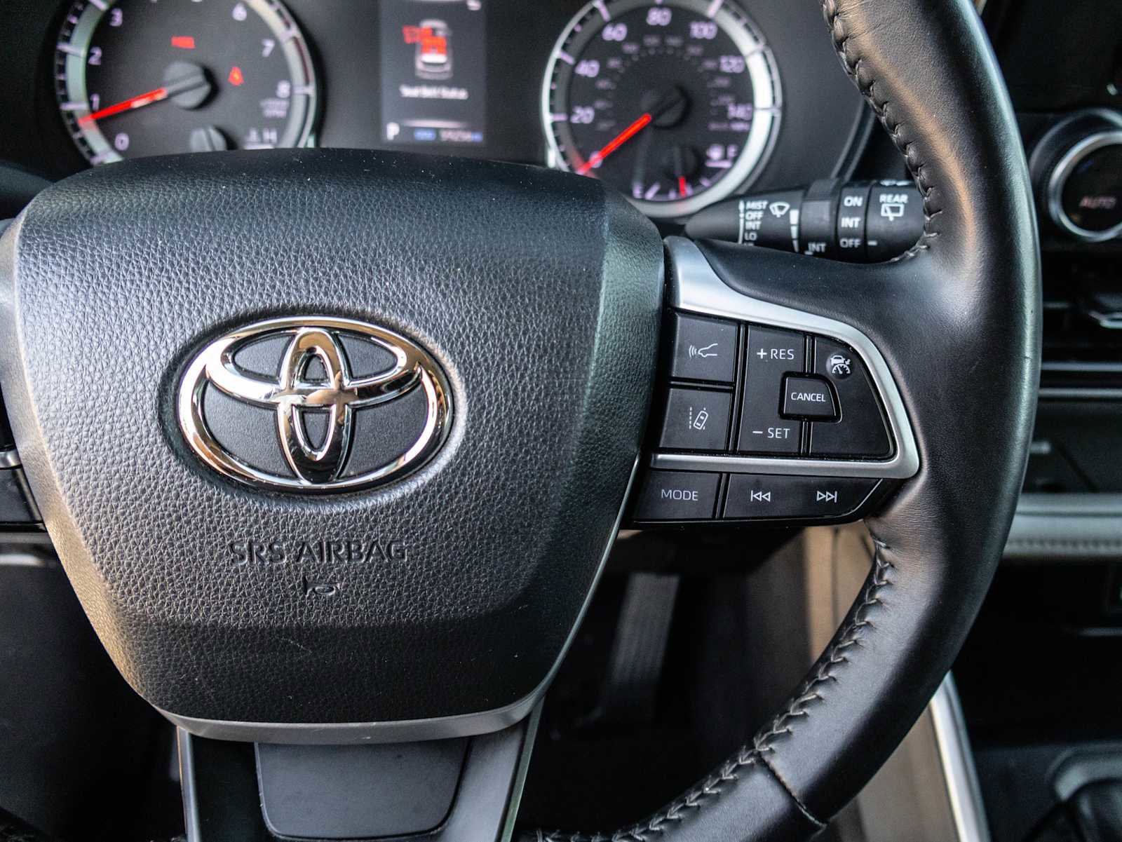 Used 2022 Toyota Highlander LE FWD image 38