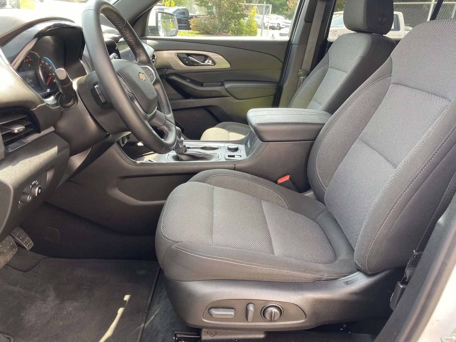 Used 2023 Chevrolet Traverse LT FWD image 15
