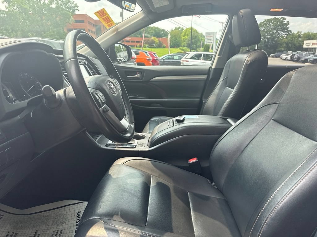 Used 2019 Toyota Highlander XLE AWD/4WD image 9