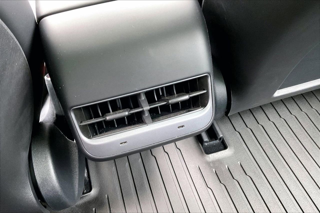 Used 2022 Tesla Model 3 Long Range AWD/4WD image 18