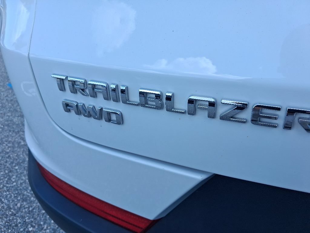 Used 2025 Chevrolet TrailBlazer LT AWD/4WD image 11