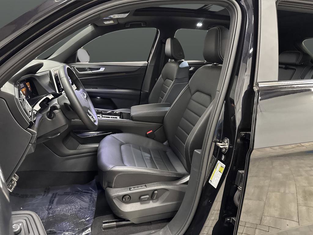 Used 2024 Volkswagen Atlas Cross Sport SEL R-Line image 4