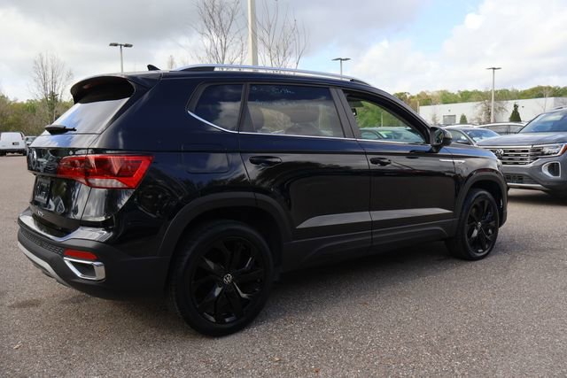 Certified 2022 Volkswagen Taos SE image 8