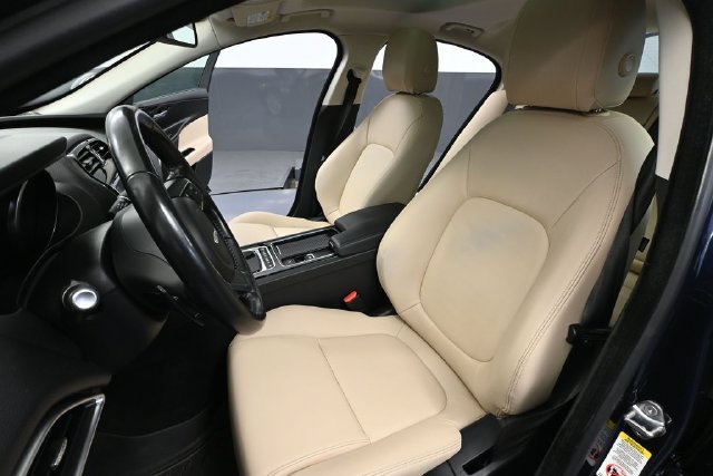 Used 2018 Jaguar XE Premium AWD/4WD image 19