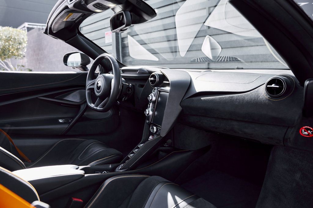 Used 2020 McLaren 720S Spider image 39