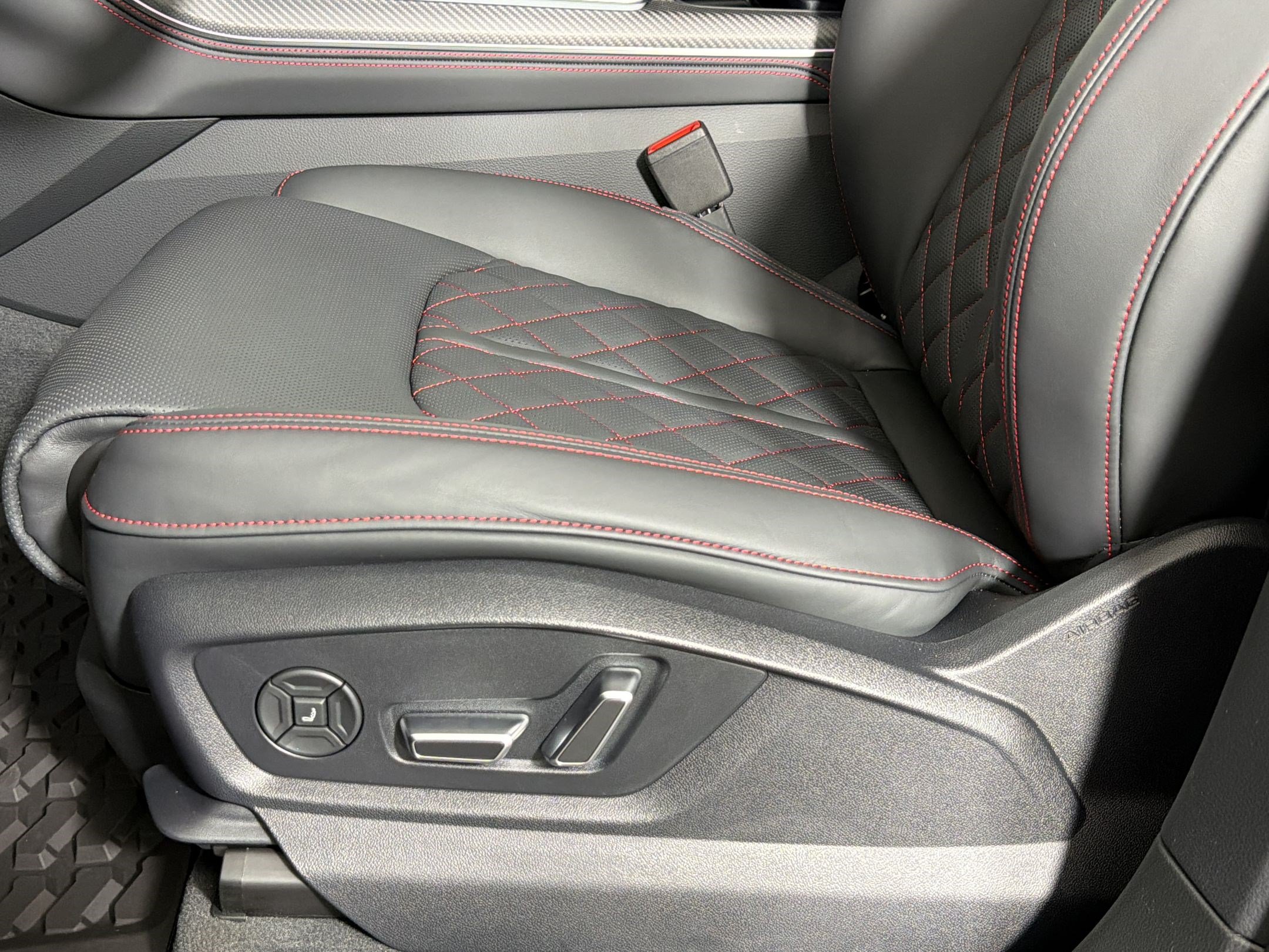 New 2026 Audi SQ8 Prestige AWD/4WD image 13