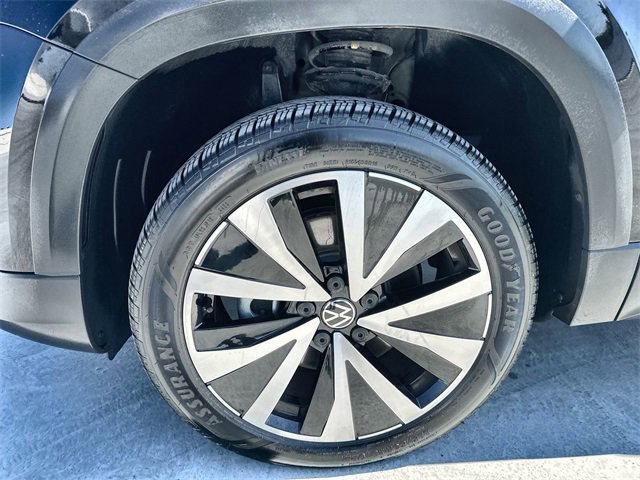 Used 2024 Volkswagen Taos SE image 19