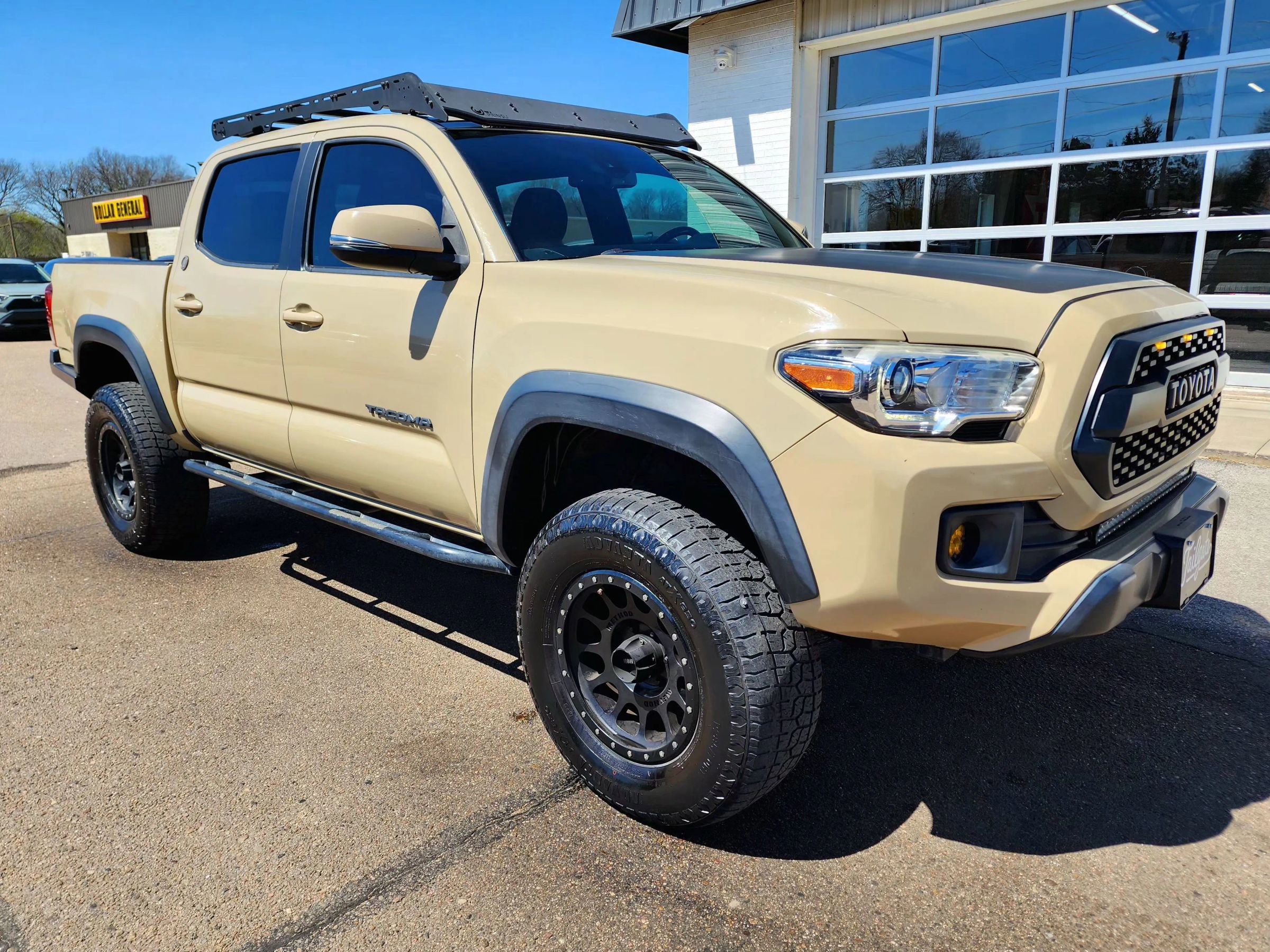 Used 2018 Toyota Tacoma TRD Off-Road w/ Technology Package AWD/4WD image 2