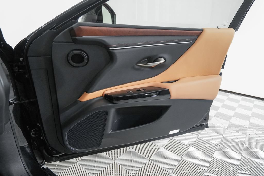 Certified 2024 Lexus ES 300h w/ Technology Package FWD image 21