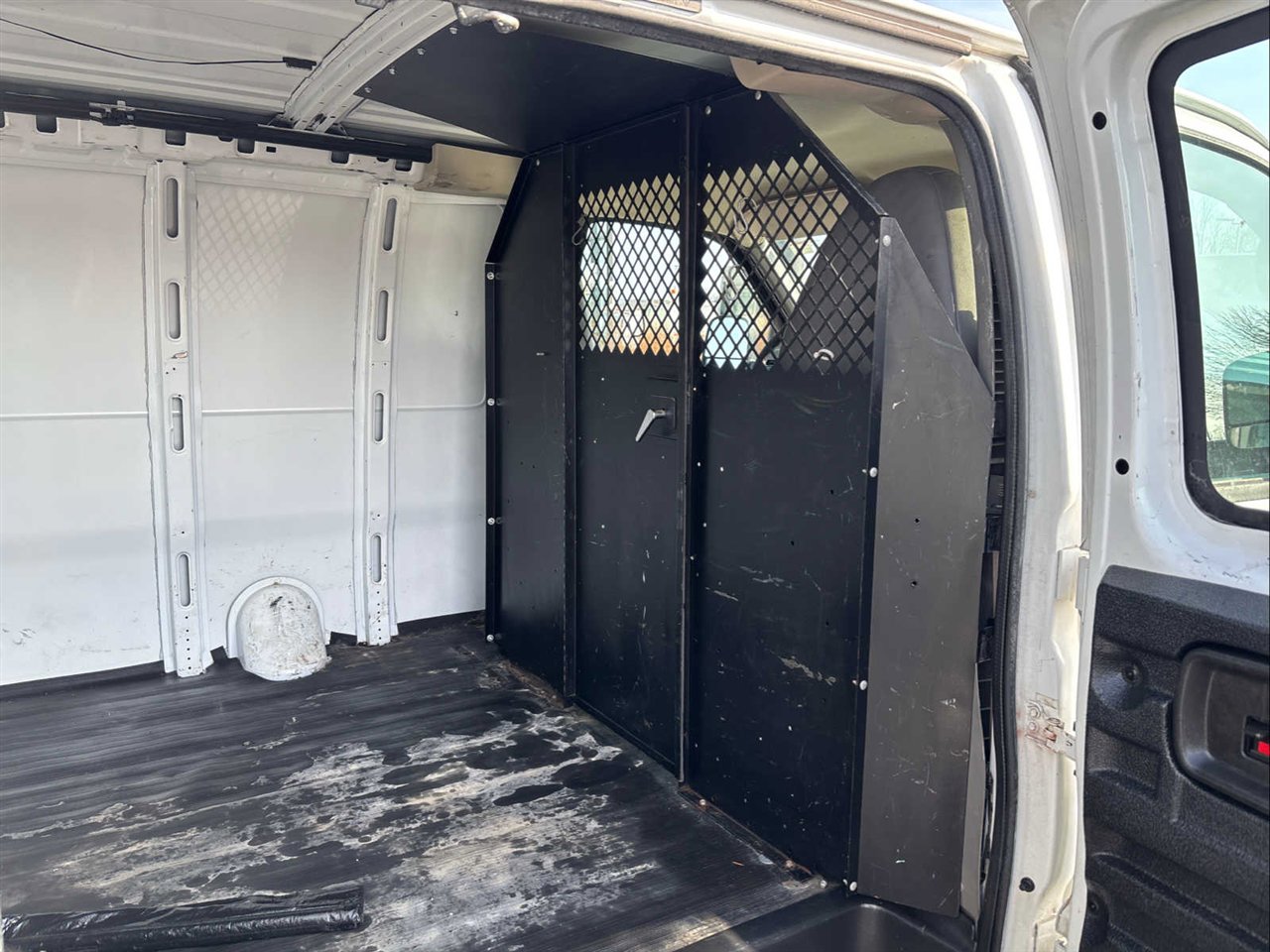 Used 2012 Chevrolet Express 2500 image 9