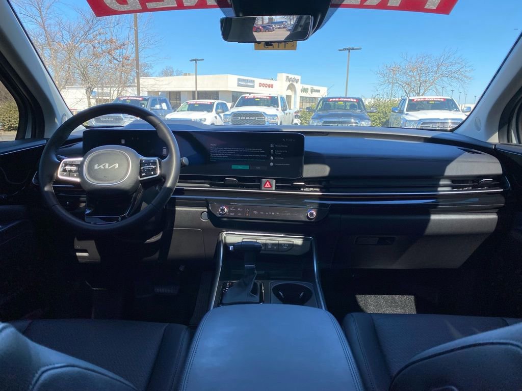 Used 2025 Kia Carnival SX Prestige image 25