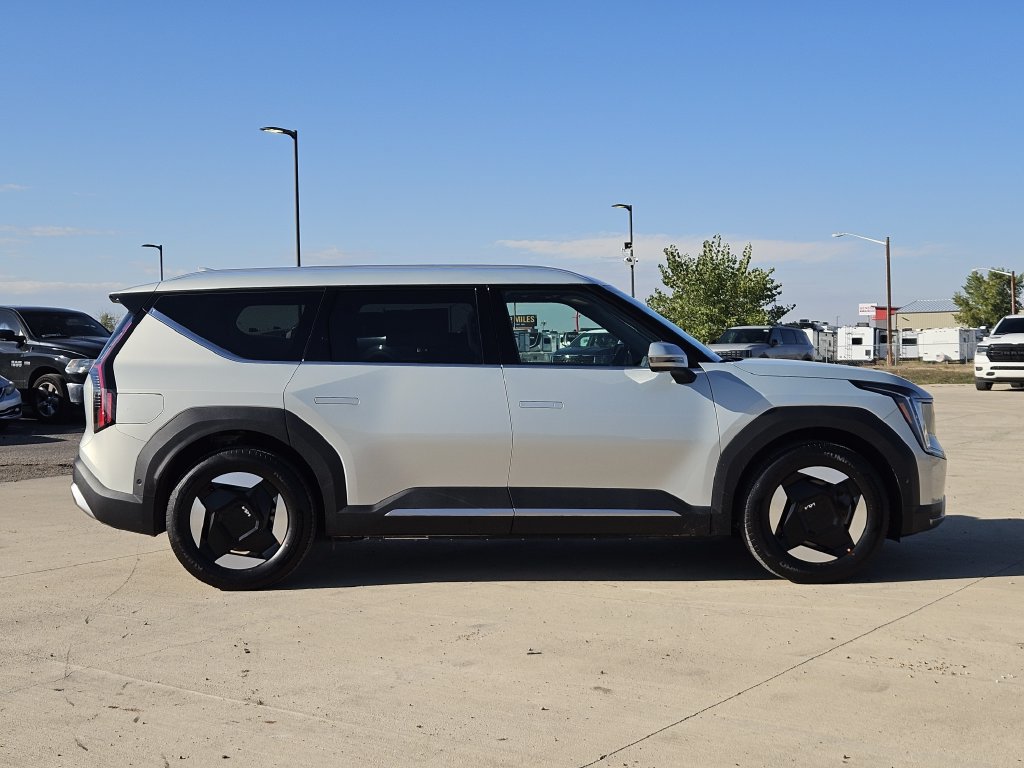 New 2026 Kia EV9 Wind AWD/4WD image 4