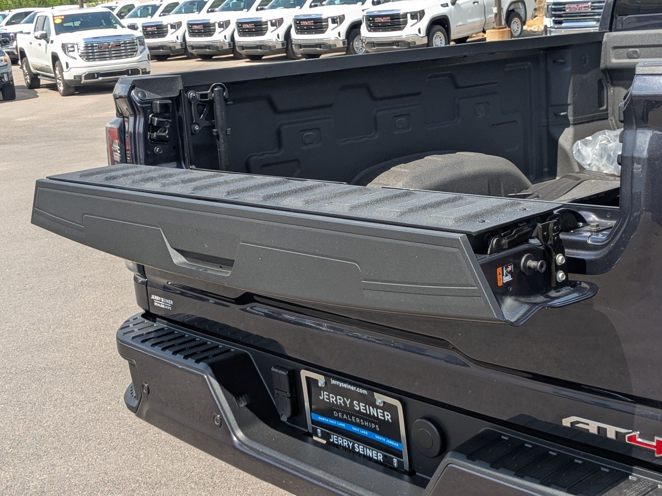 Used 2025 GMC Sierra 3500 AT4 w/ AT4 Premium Plus Package AWD/4WD image 34