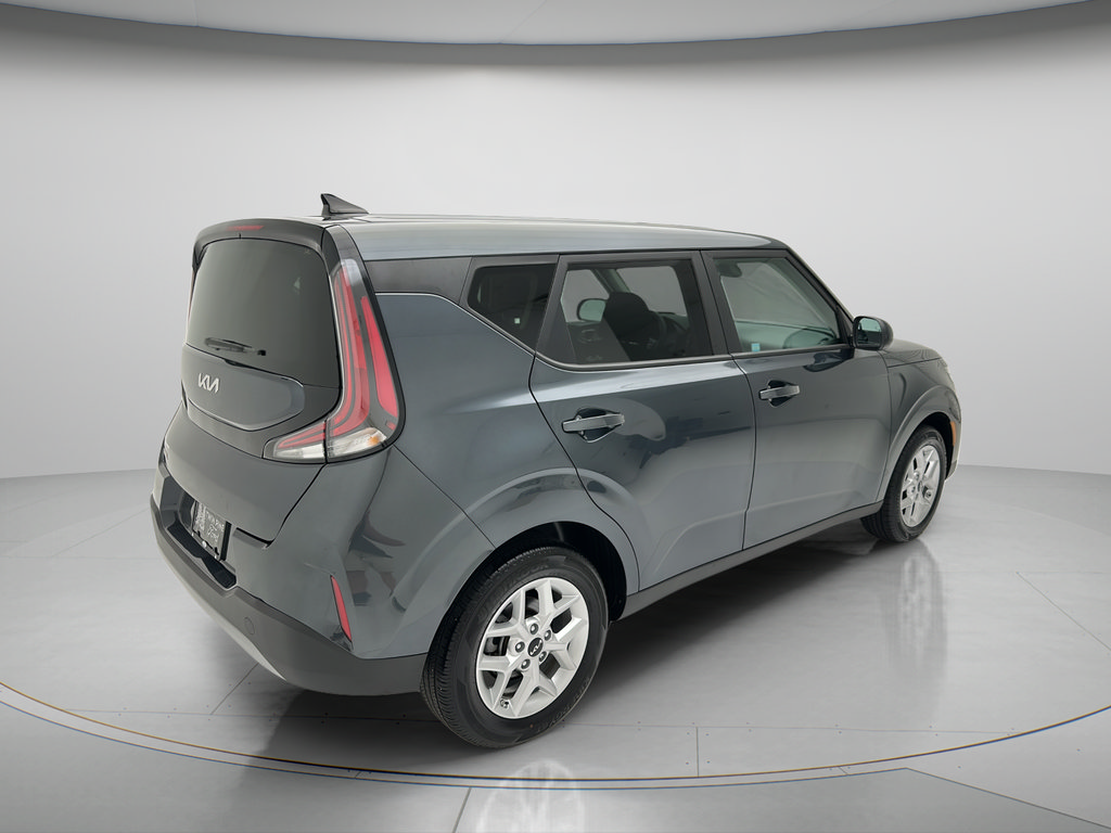 Used 2025 Kia Soul LX w/ LX Technology Package FWD image 5