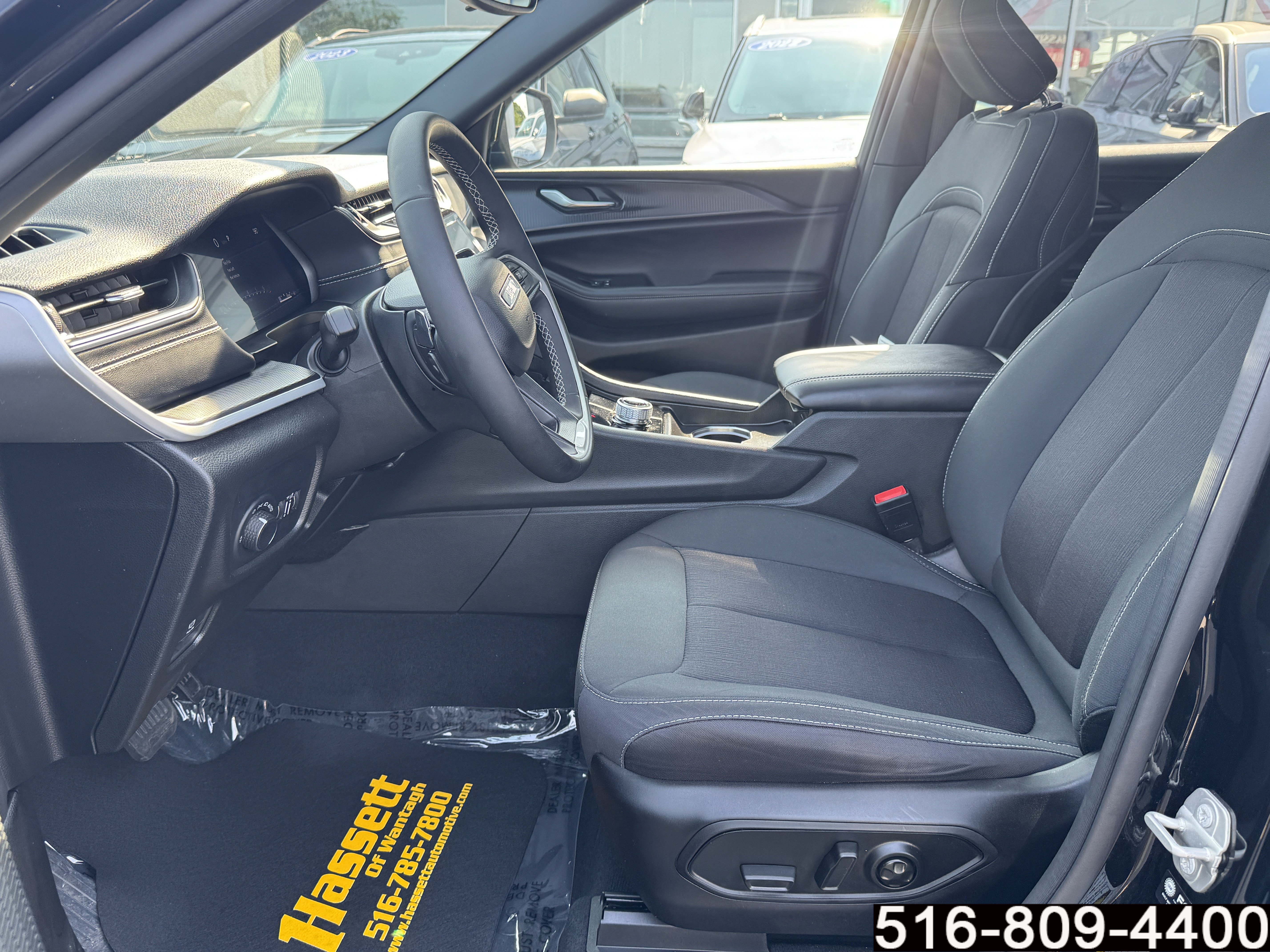 Used 2024 Jeep Grand Cherokee L Laredo AWD/4WD image 27