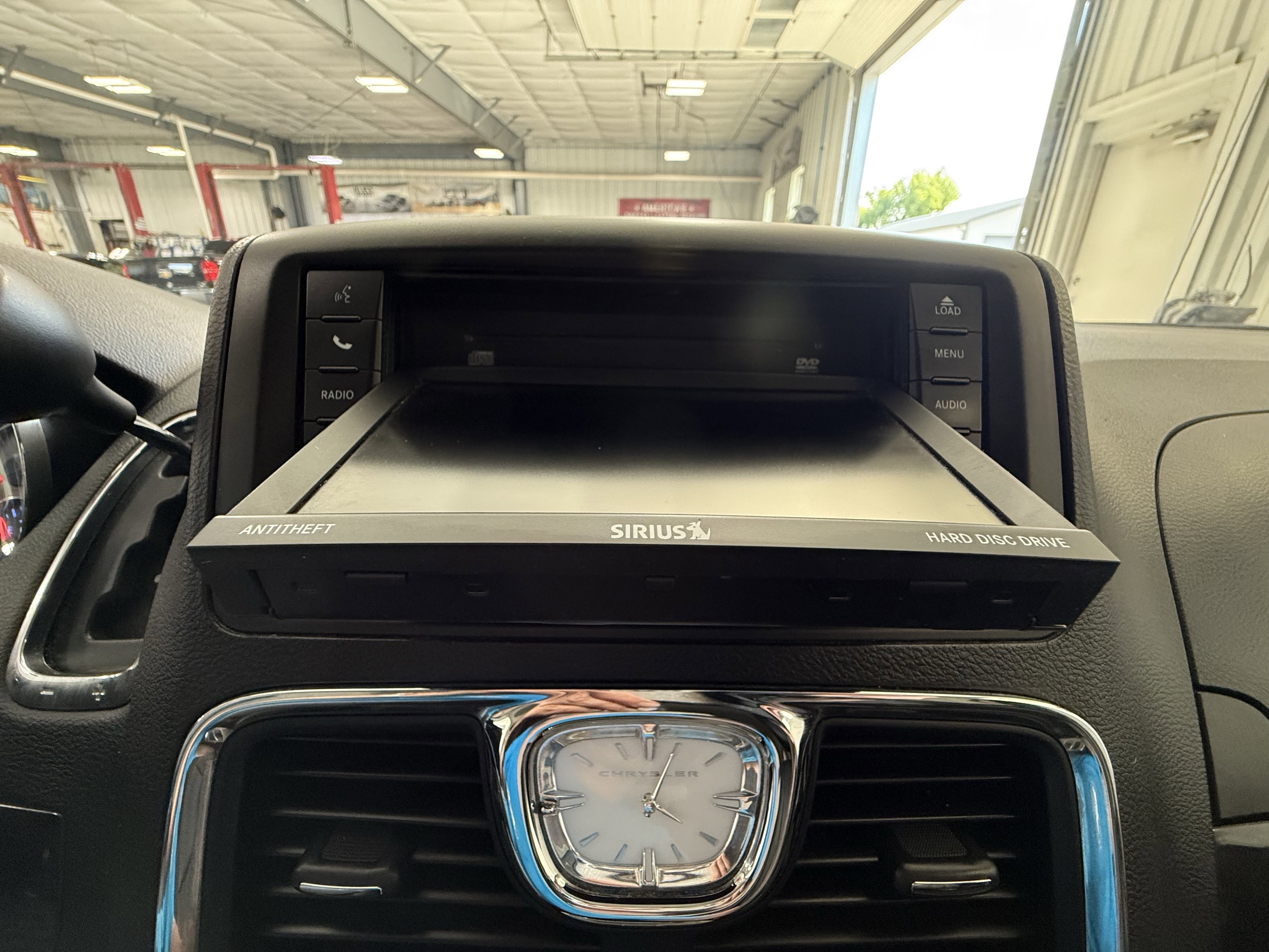 Used 2016 Chrysler Town & Country Touring FWD image 18