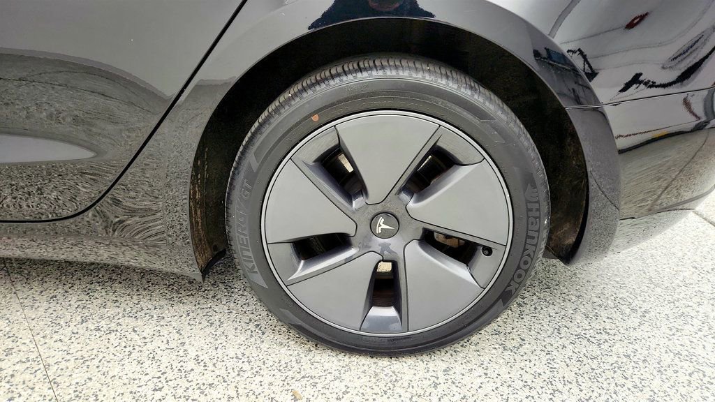 Used 2023 Tesla Model 3 Standard Range image 9