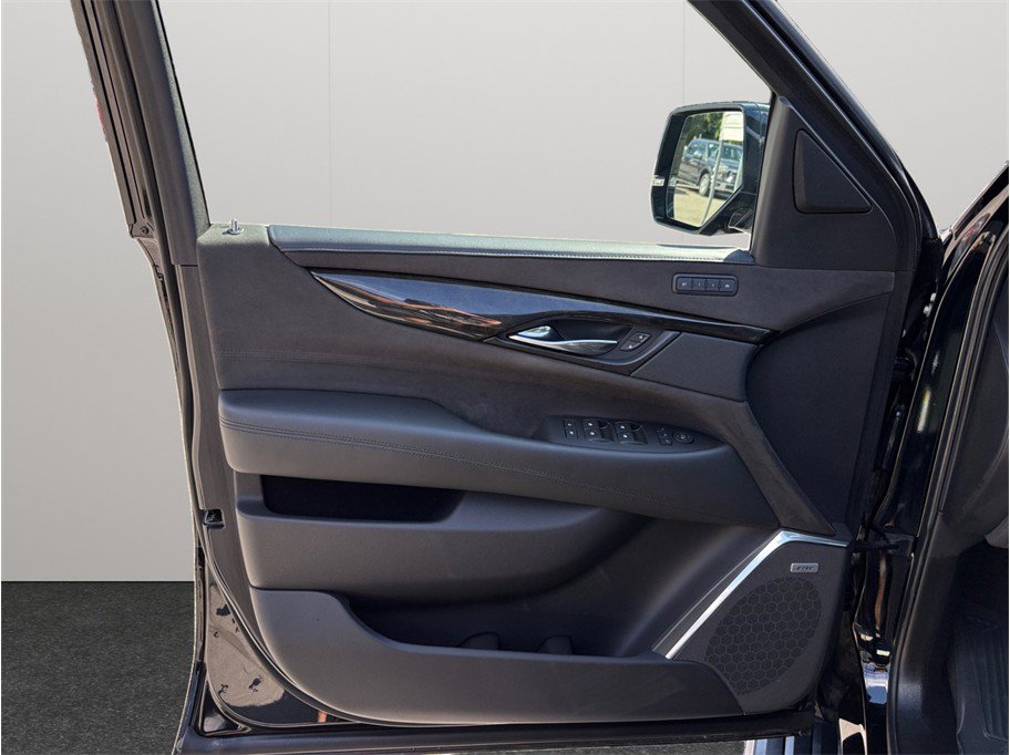 Used 2020 Cadillac Escalade Platinum AWD/4WD image 24