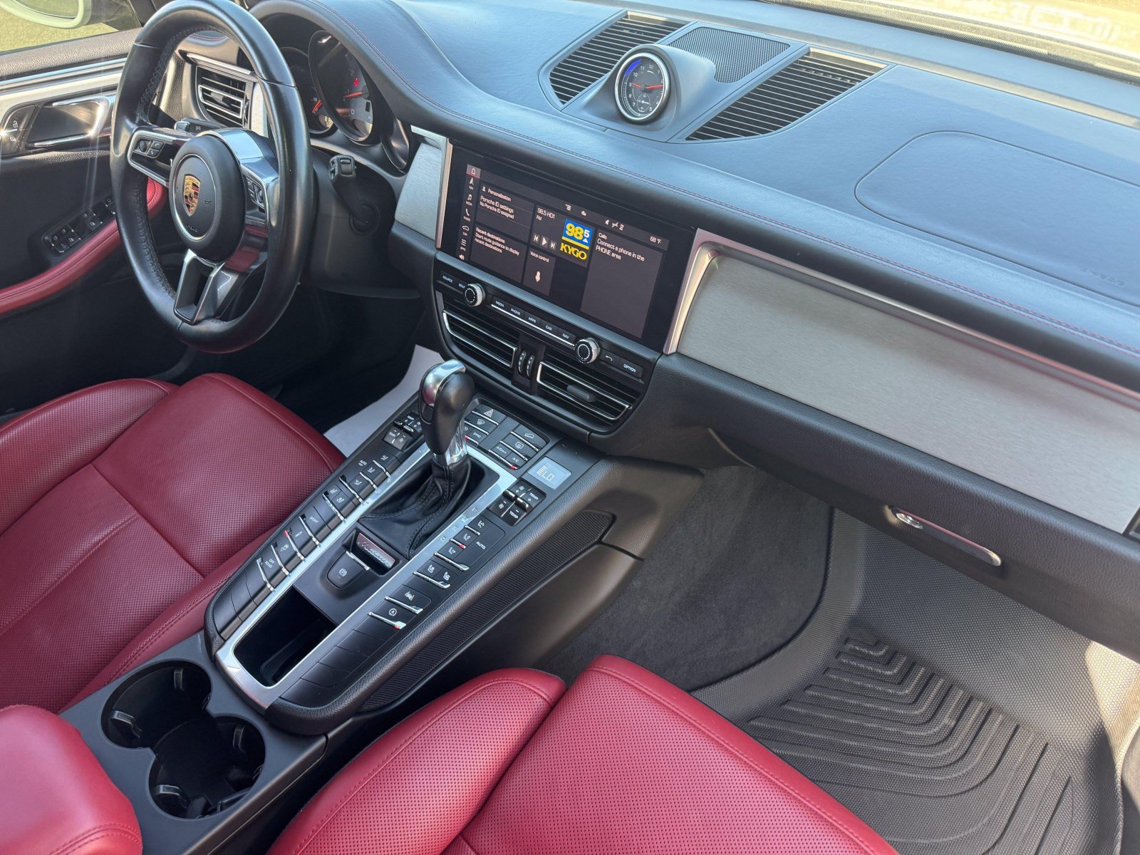 Used 2020 Porsche Macan S w/ Premium Package Plus AWD/4WD image 25