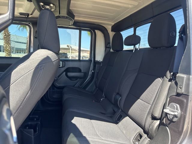 Certified 2022 Jeep Gladiator Sport AWD/4WD image 9