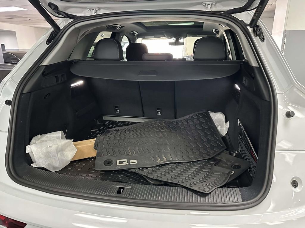 Used 2023 Audi Q5 2.0T Premium w/ Convenience Package image 7