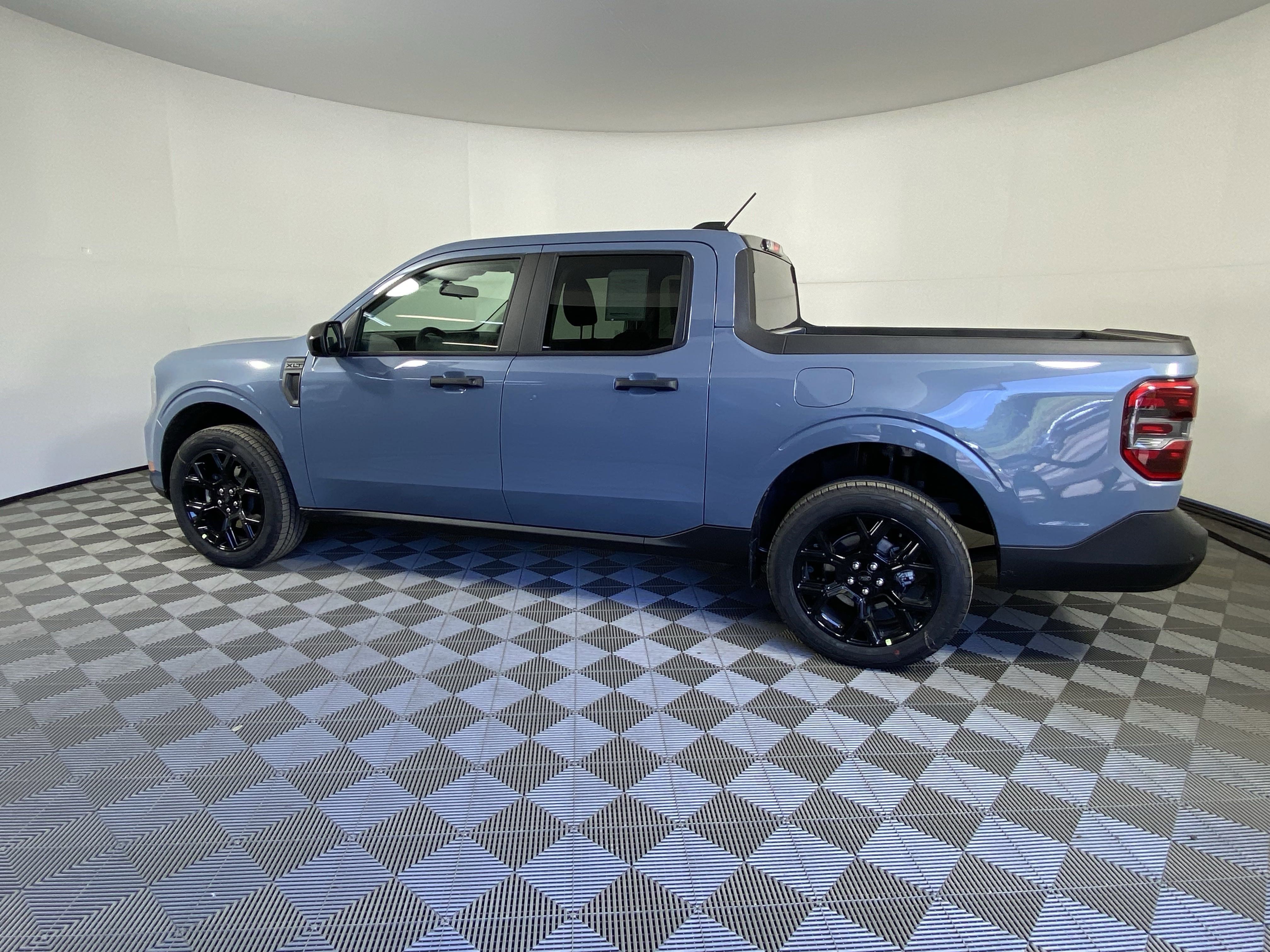 New 2025 Ford Maverick XLT w/ XLT Luxury Package AWD/4WD image 2