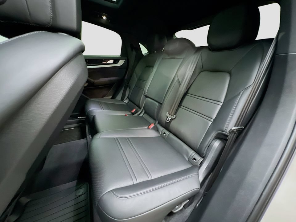 Certified 2025 Porsche Cayenne E-Hybrid Coupe AWD/4WD image 24