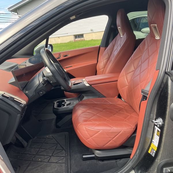 Used 2023 BMW iX xDrive50 w/ Ultimate Package 2 image 3