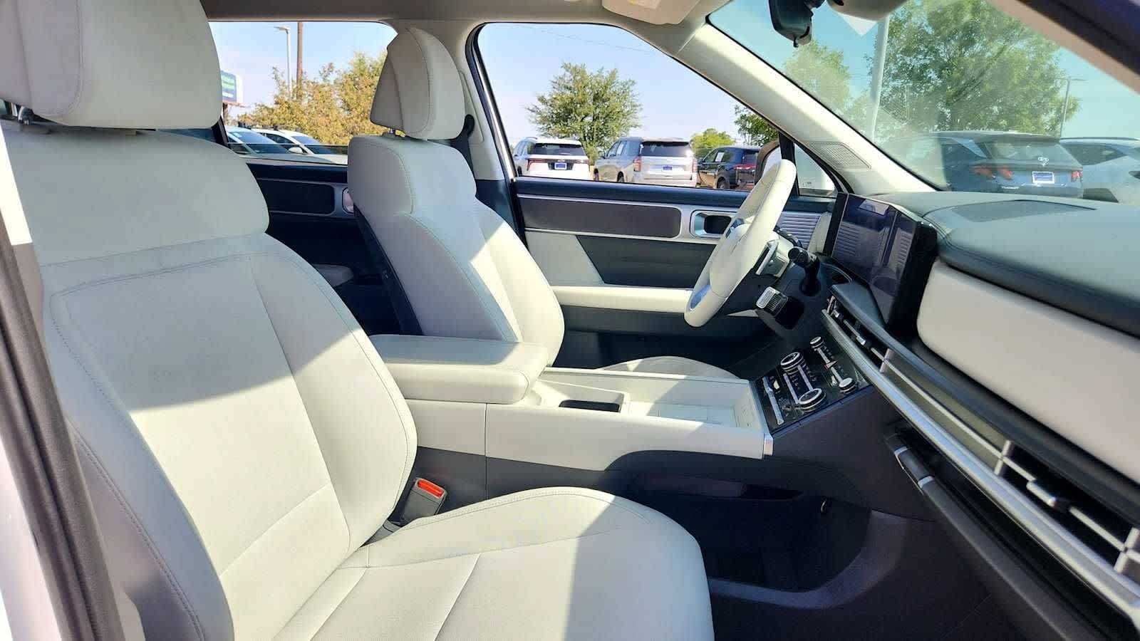 Certified 2025 Hyundai Santa Fe SE FWD image 23