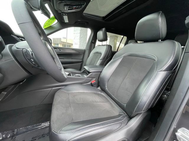 Used 2025 Jeep Grand Cherokee L Altitude image 13