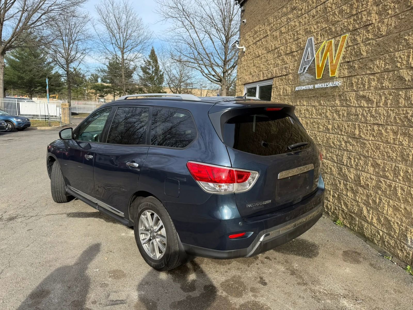 Used 2013 Nissan Pathfinder SL image 3