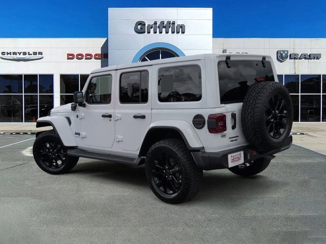 Used 2025 Jeep Wrangler Unlimited Sahara AWD/4WD image 9