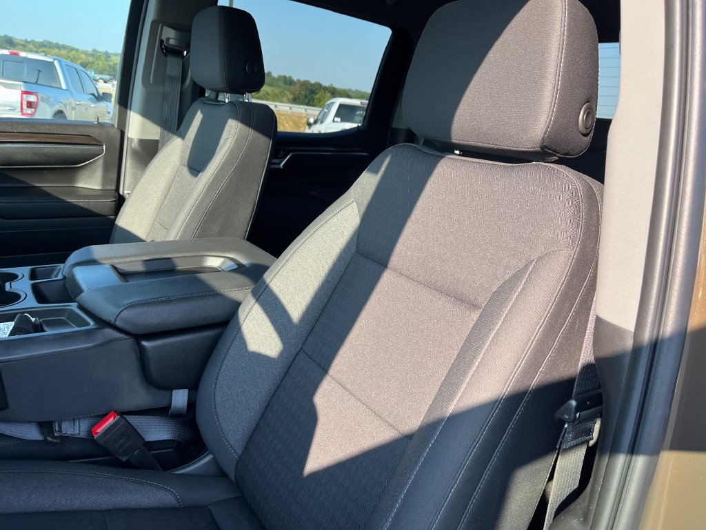 Used 2023 Chevrolet Silverado 1500 LT AWD/4WD image 14