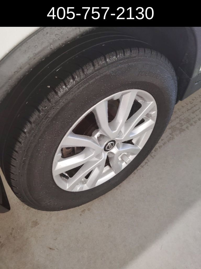 Used 2018 Nissan Rogue SV image 10