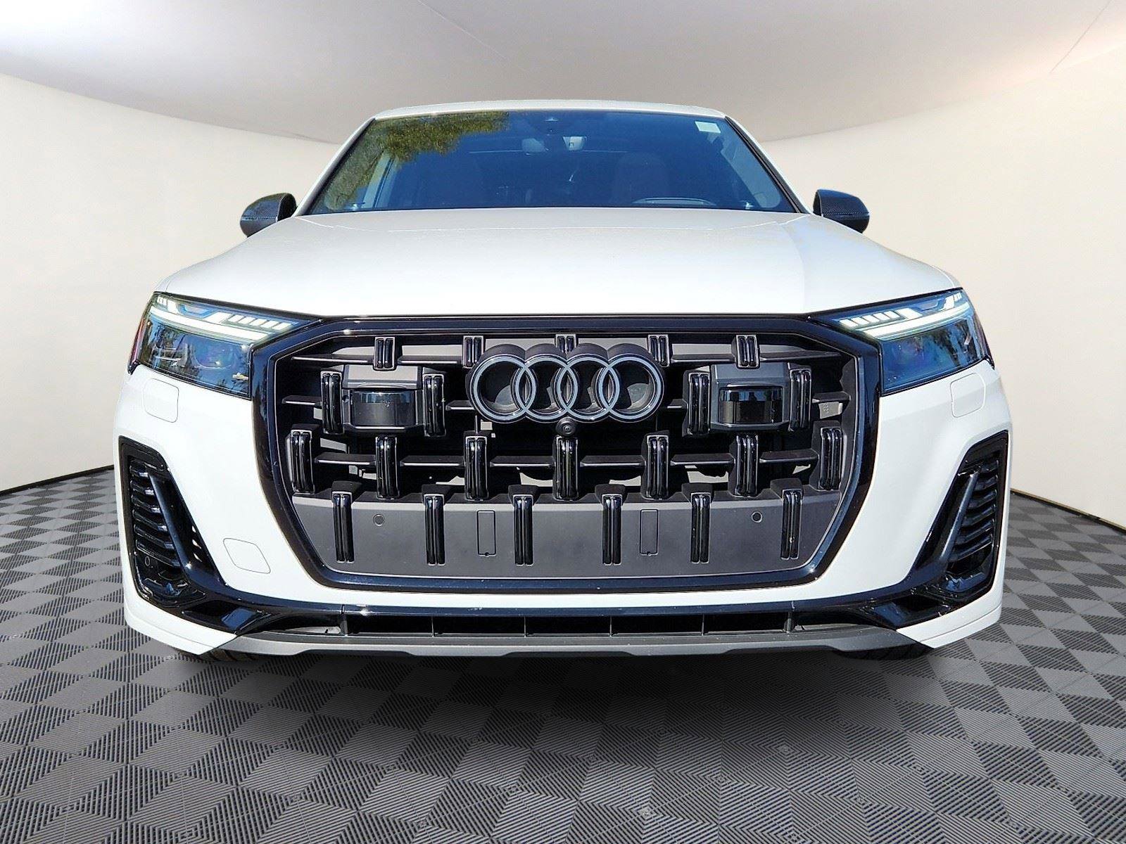 Used 2025 Audi Q7 3.0T Prestige w/ Prestige Package image 2