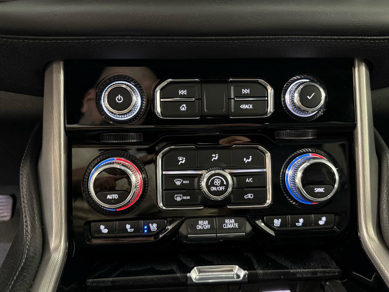 Used 2021 GMC Yukon Denali w/ Denali Premium Package image 22