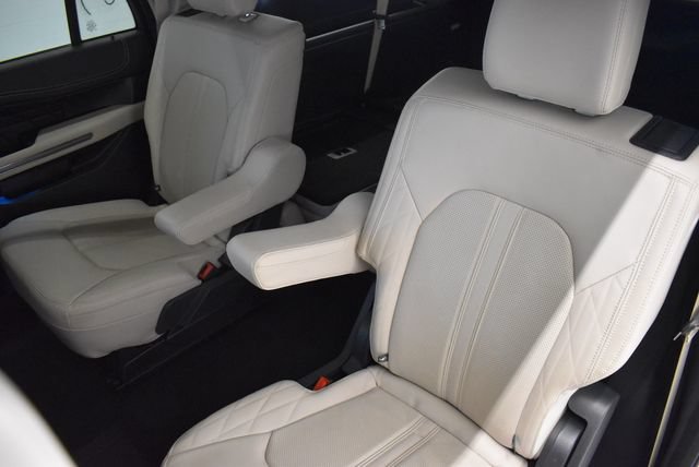 Used 2024 Ford Expedition Max Platinum AWD/4WD image 7